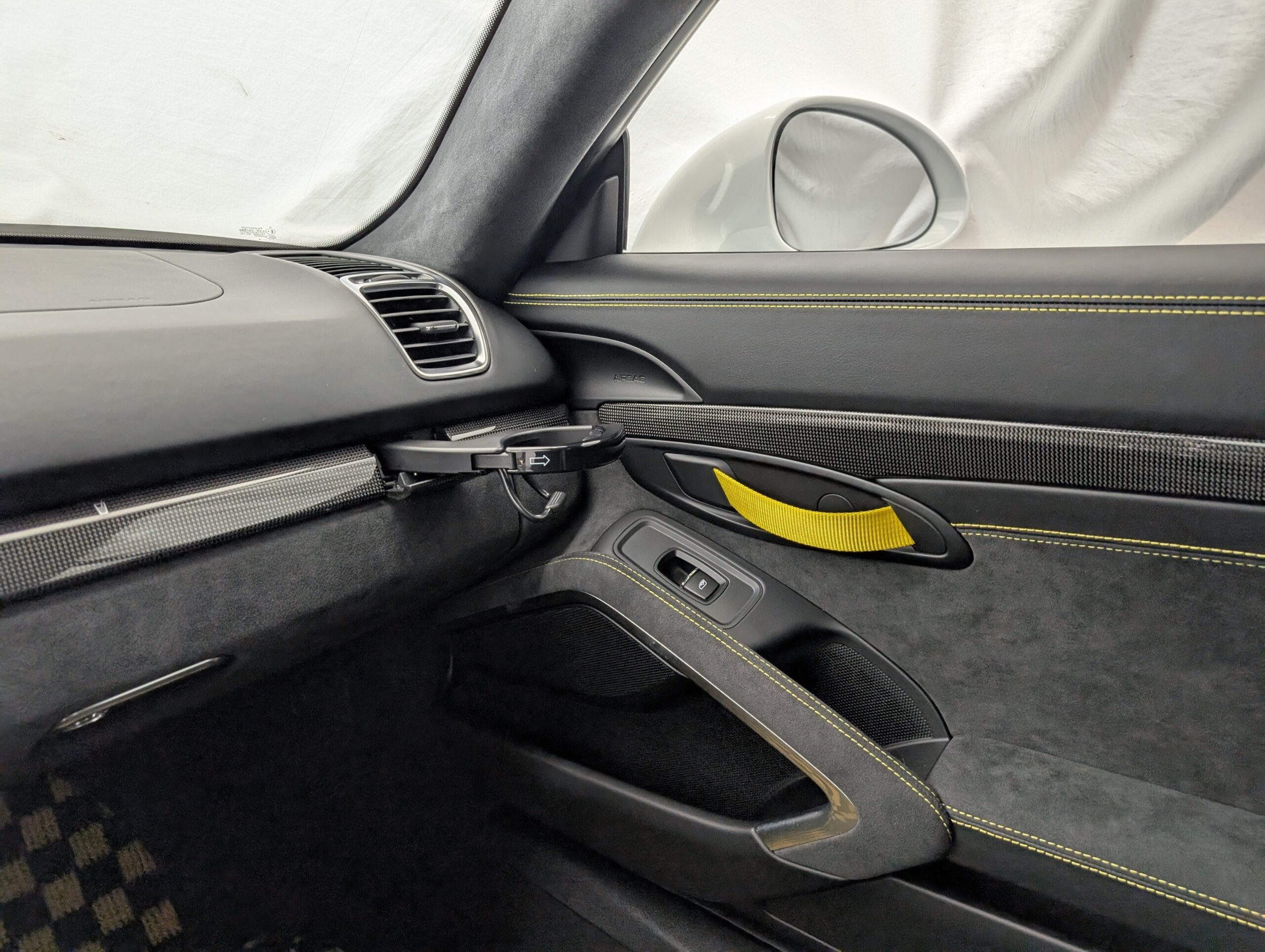 2016 Porsche Cayman GT4 — Photo 32 / 38